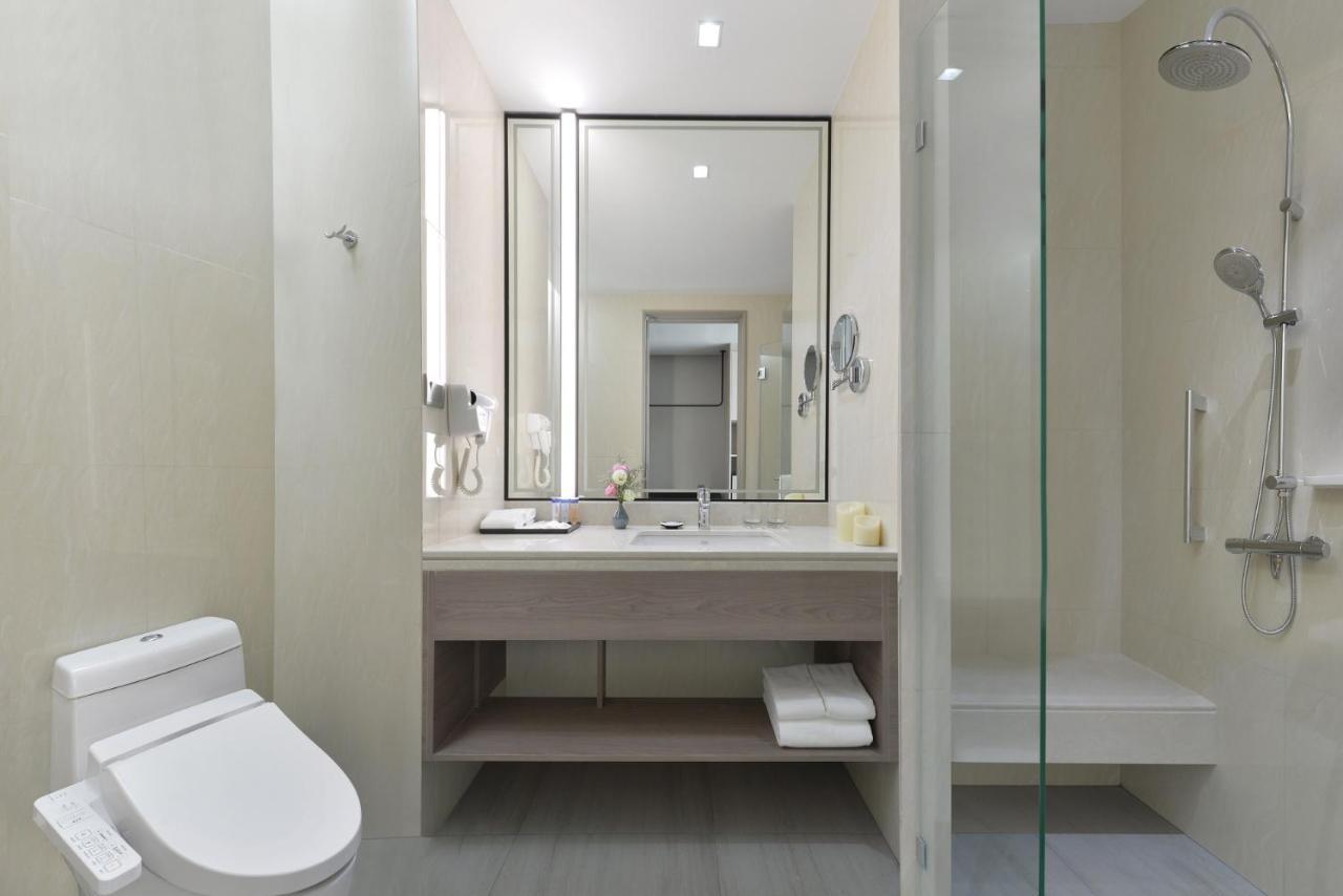 Centre Point Hotel Terminal21 Korat Nakhonratchasima Εξωτερικό φωτογραφία Bathroom
