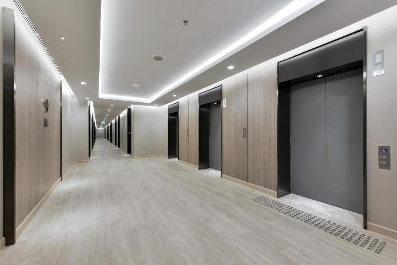 Centre Point Hotel Terminal21 Korat Nakhonratchasima Εξωτερικό φωτογραφία The elevator lobby