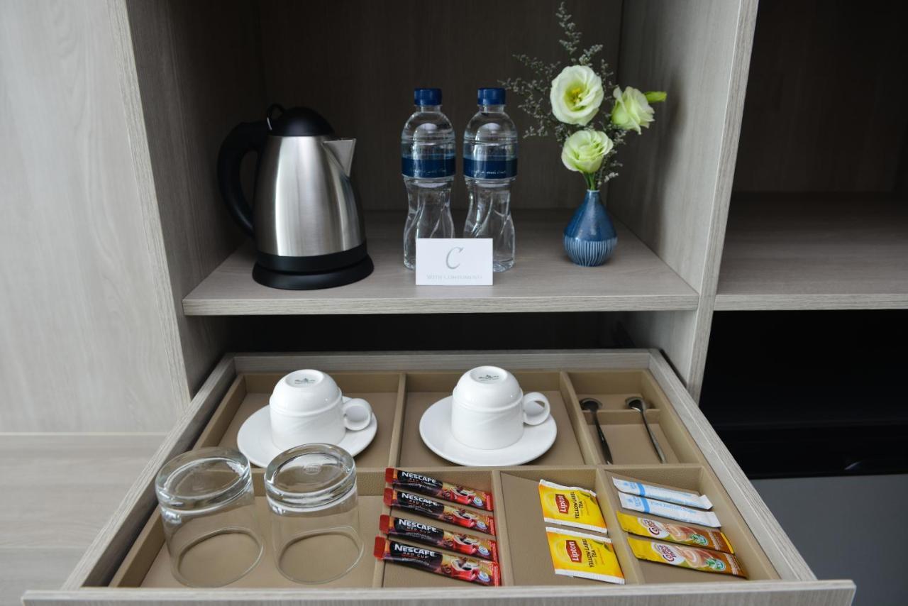 Centre Point Hotel Terminal21 Korat Nakhonratchasima Εξωτερικό φωτογραφία A tea and coffee tray in a hotel room