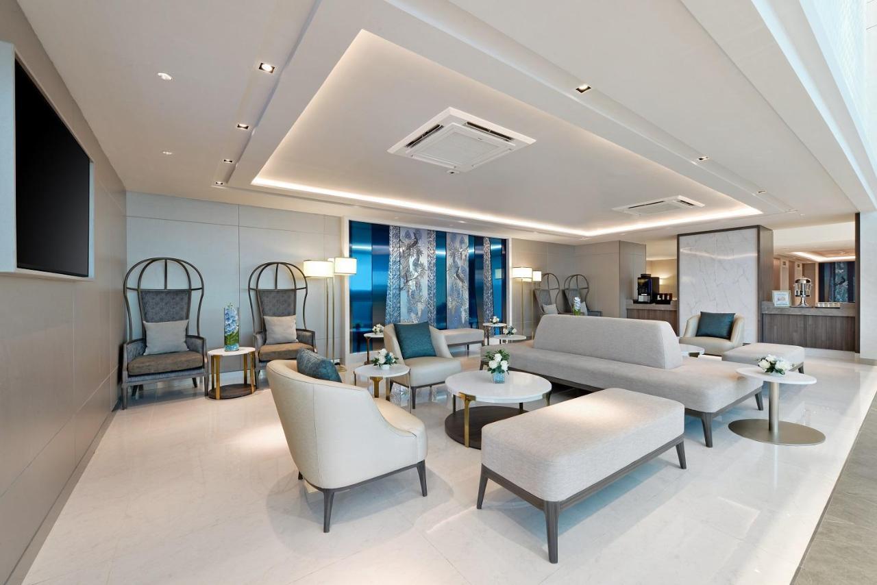 Centre Point Hotel Terminal21 Korat Nakhonratchasima Εξωτερικό φωτογραφία The Royal Wing Suites & Spa