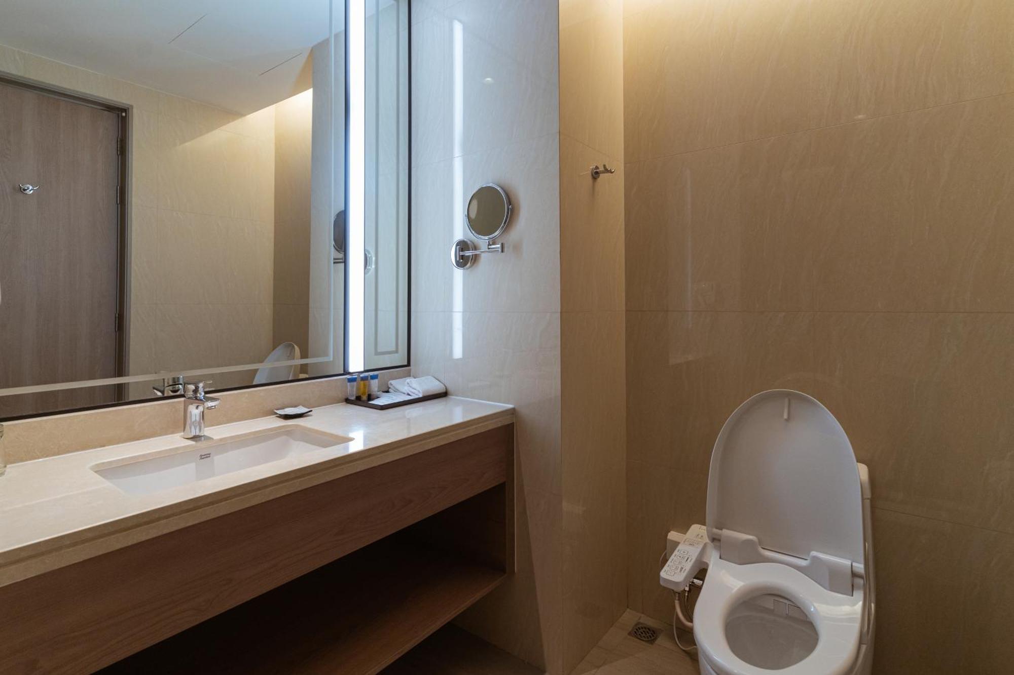 Centre Point Hotel Terminal21 Korat Nakhonratchasima Εξωτερικό φωτογραφία Bathroom